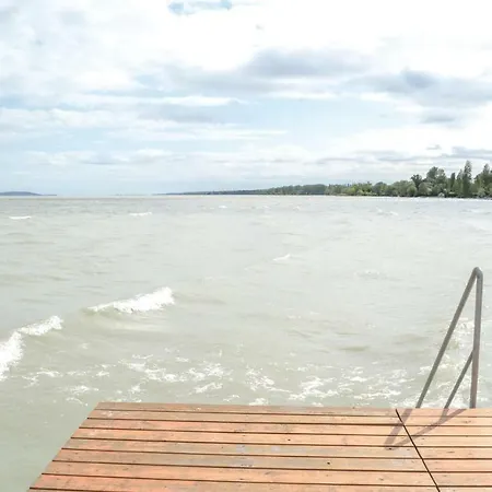 Two Bedroom In Πλωτό κατάλυμα Balatonlelle