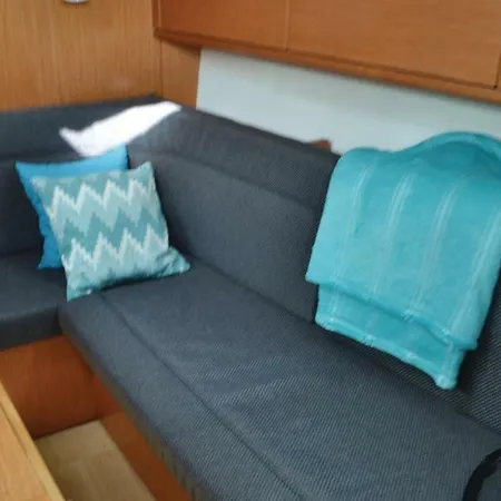 Πλωτό κατάλυμα Two Bedroom In 4*