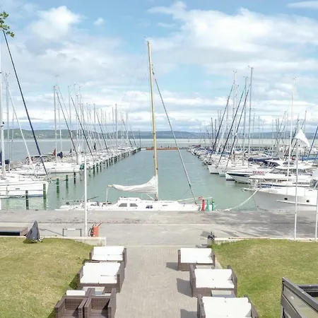 Πλωτό κατάλυμα Two Bedroom In Balatonlelle